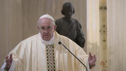 البابا فرنسيس يرفع الصلاة على نية العائلات