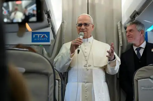 البابا لاوُن الرابع عشر خلال التوجه إلى أنقرة