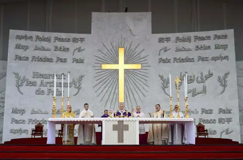 البابا لاوُن الرابع عشر يترأس القداس الإلهي مختتما زيارته الرسولية إلى لبنان