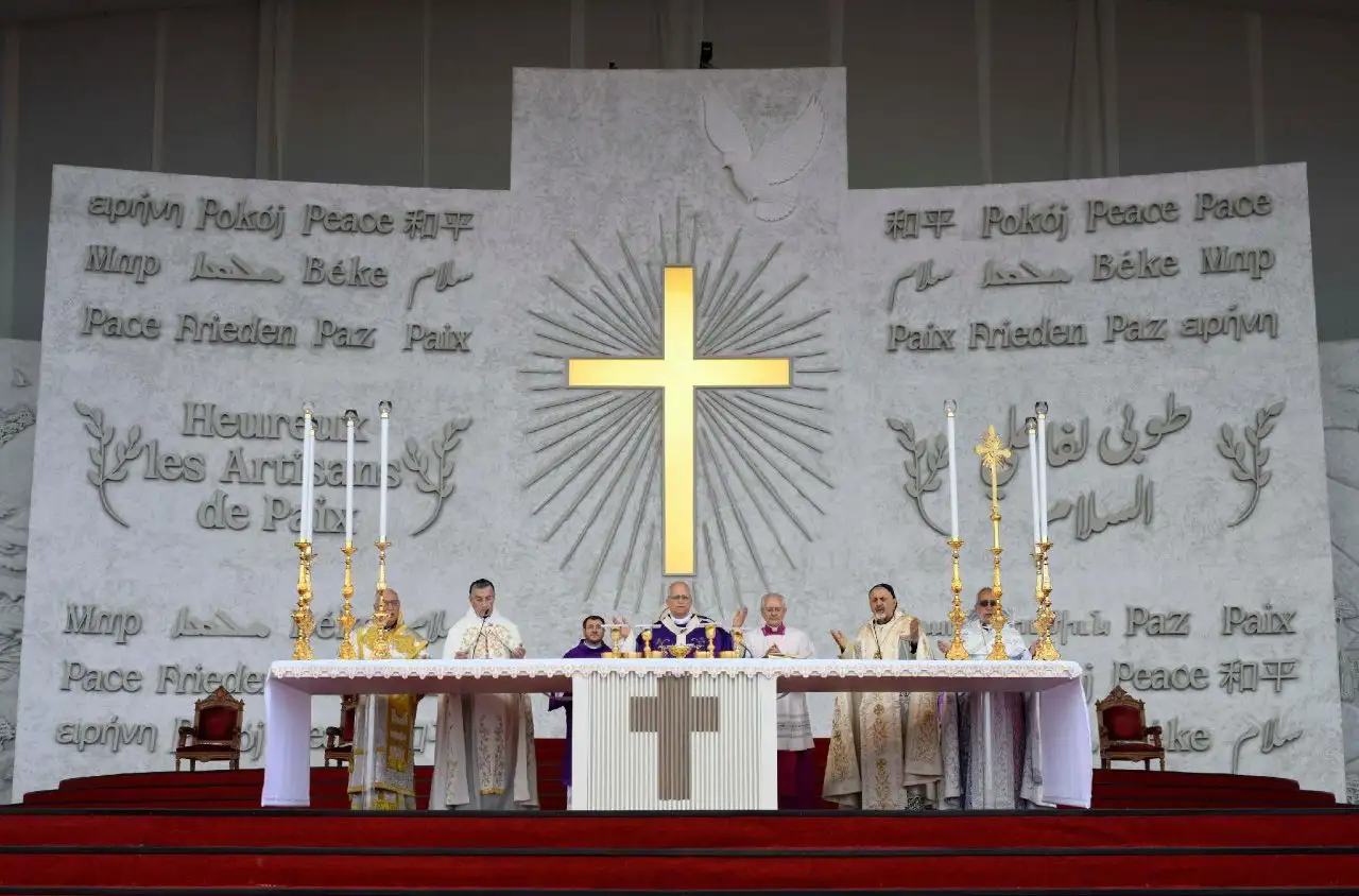 البابا لاوُن الرابع عشر يترأس القداس الإلهي مختتما زيارته الرسولية إلى لبنان