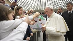 البابا يلتقي الموظفين في دولة حاضرة الفاتيكان 